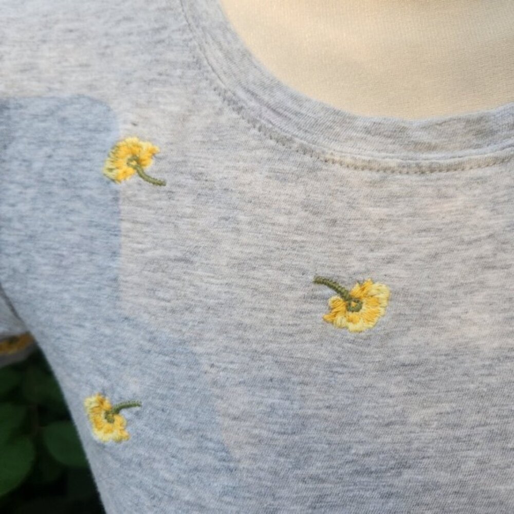 Lucky Brand Womens T-Shirt Small Heather Gray Yellow Floral Embroidered Top - Picture 2 of 8
